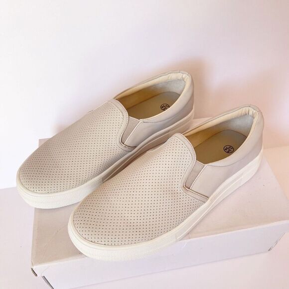 Womens Loafers Size 6.5 Gray Perforated Slip On Comfortable Casual Flat Shoes - Picture 15 of 16